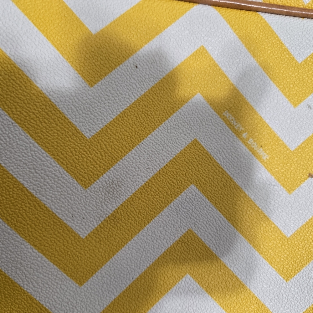 🌼 Dooney & Bourke Yellow Chevron Tote - Picture 3 of 6